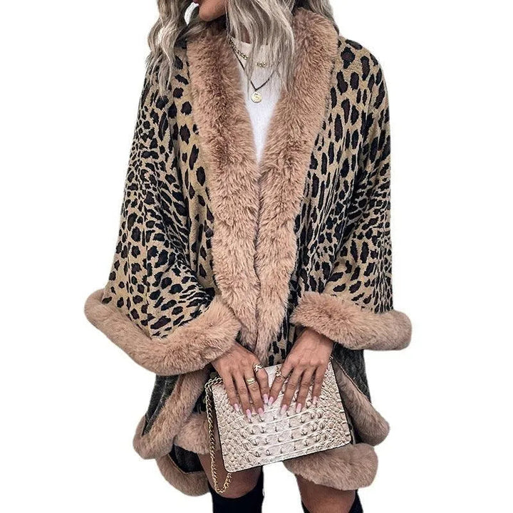 Levoire | Gilet pour femmes avec une cape et des bretelles en fourrure