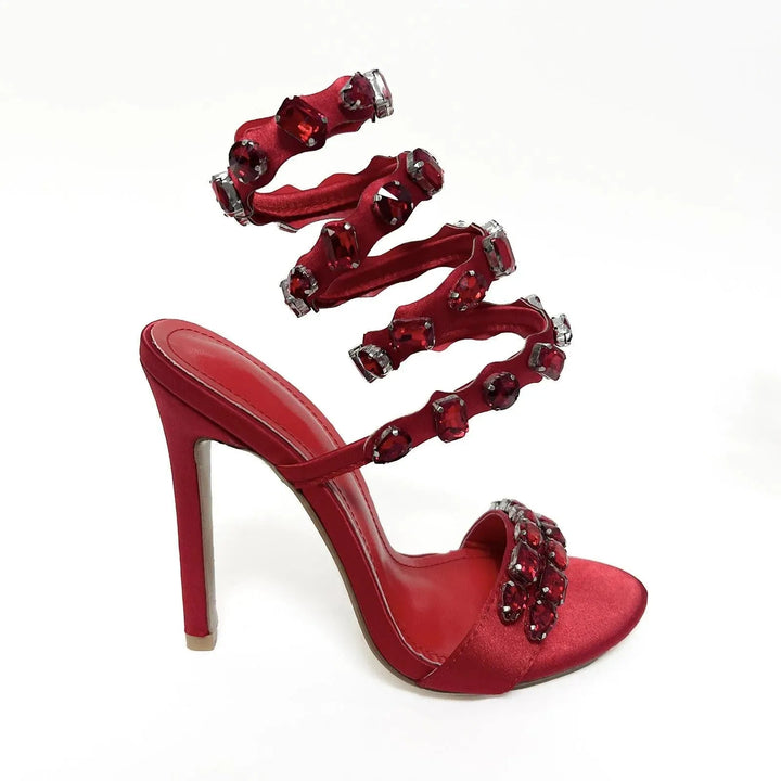 Levoire | Sandales avec un talon de 11 cm, bout rond, petite surface en satin Rot
