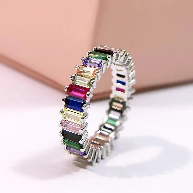 Levoire | Bague géométrique colorée pour femmes avec zircon en arc-en-ciel Argent