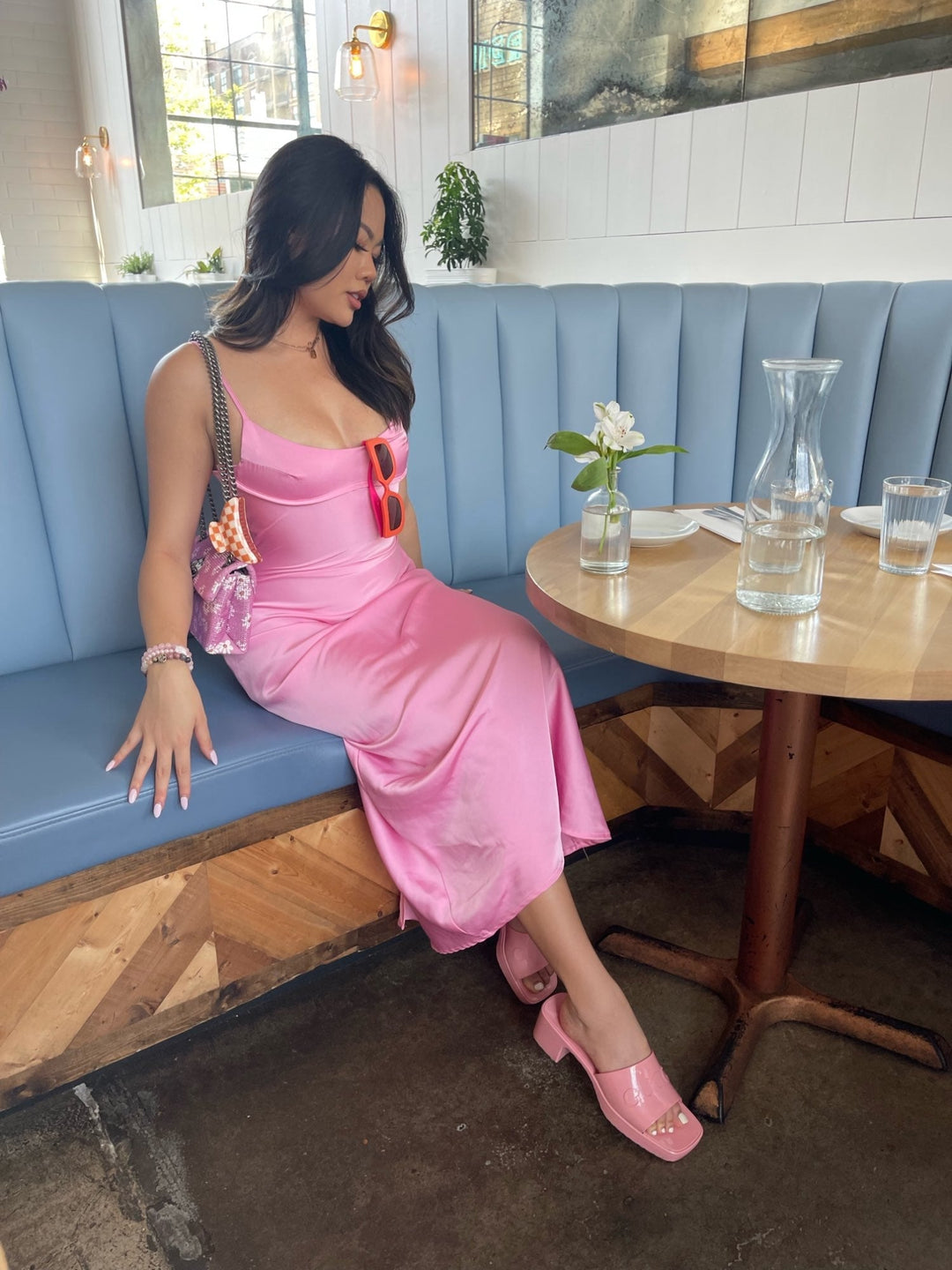 Levoire | Satin Sans Épaules Dos U Fente Midi Robe