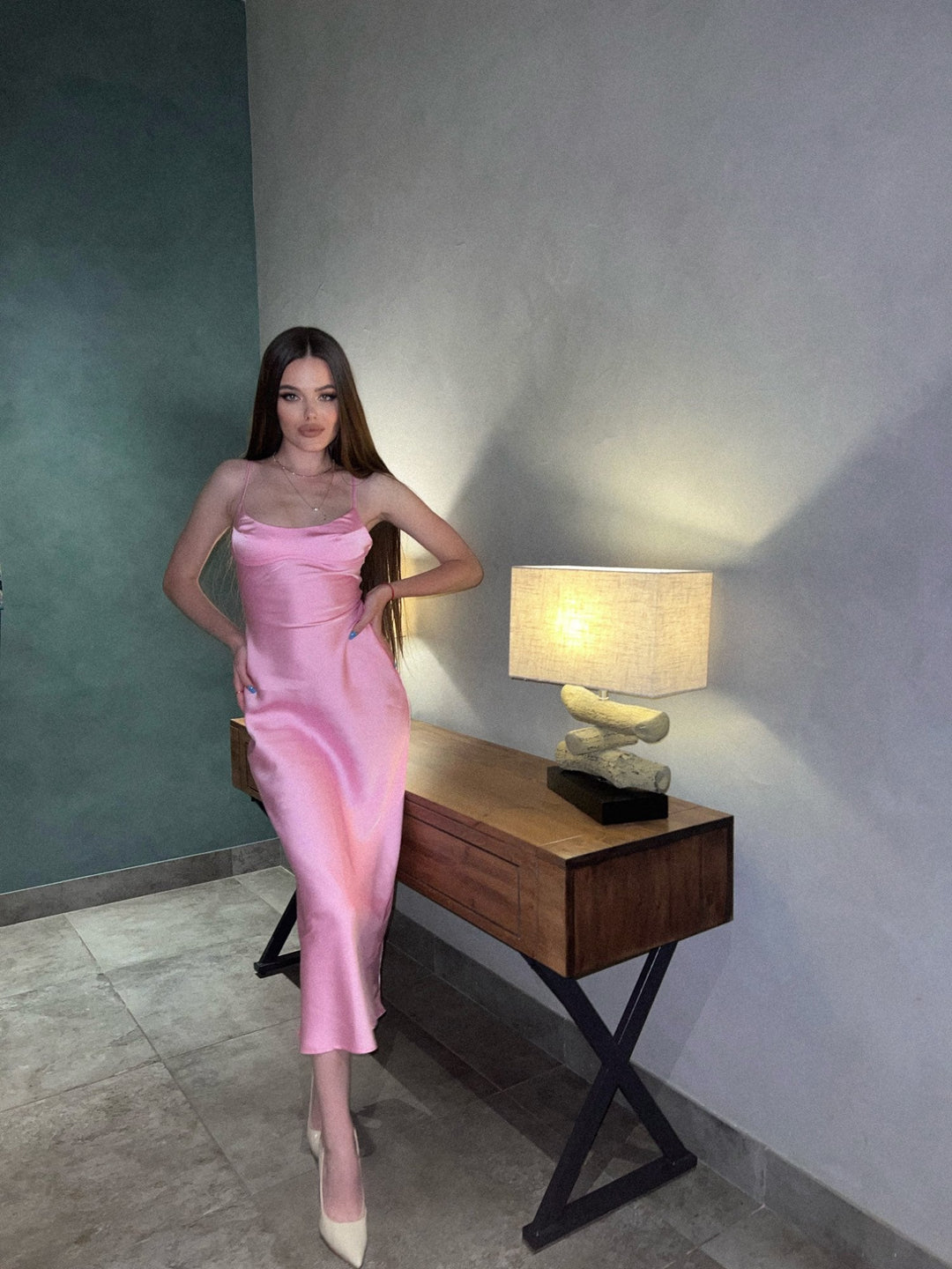 Levoire | Satin Sans Épaules Dos U Fente Midi Robe