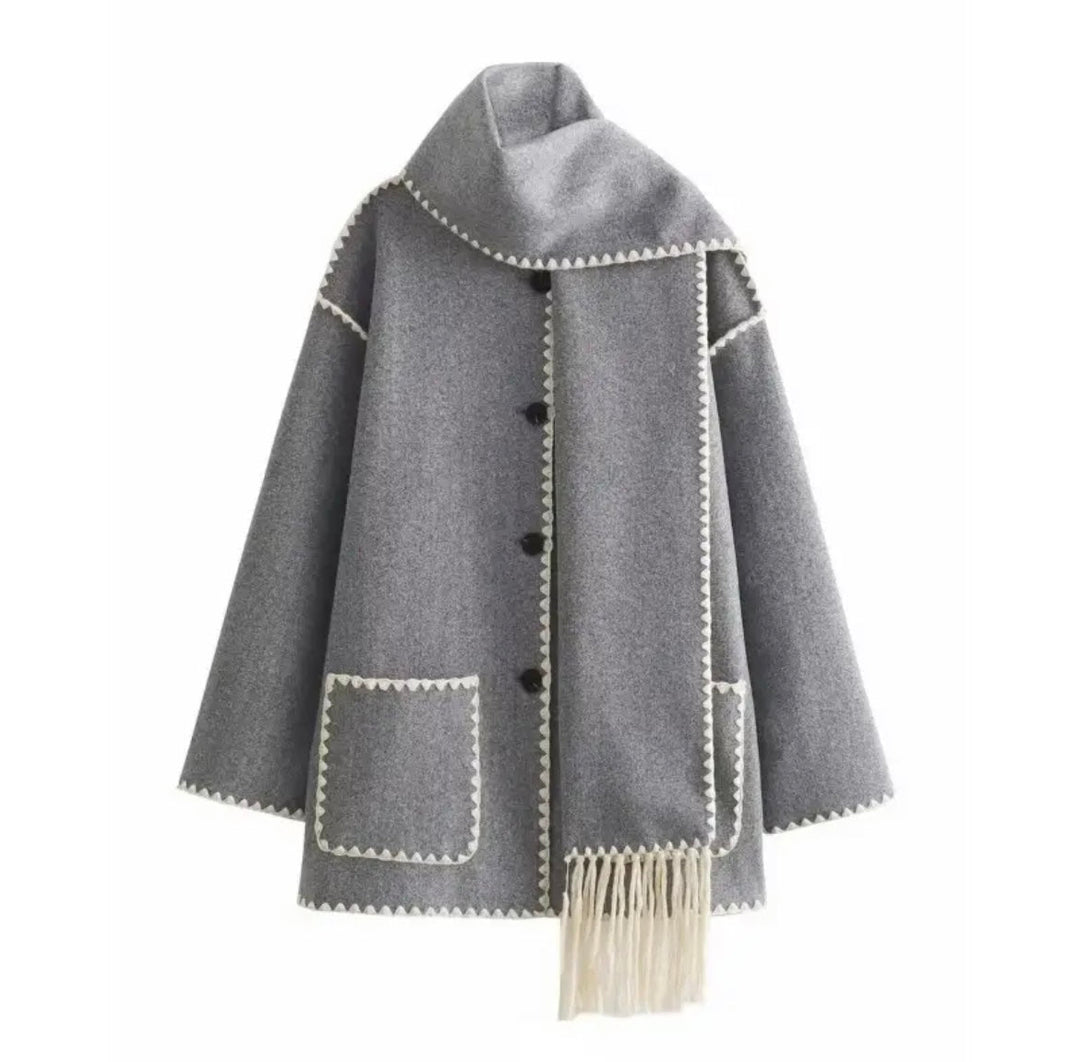 Levoire | Manteau Élégant Avec Garniture Noire Et Détails À Franges Gris