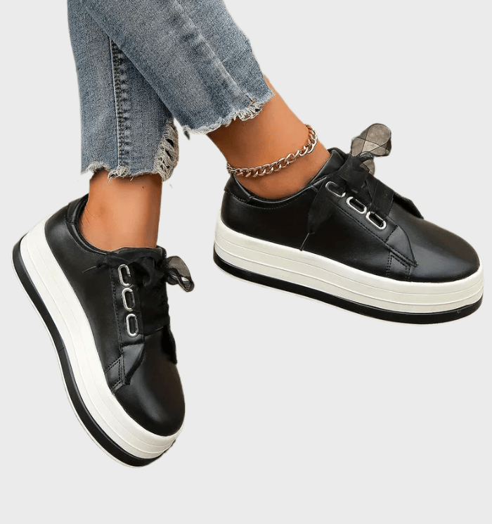 Levoire | Baskets Brillantes Avec Lacets Et Semelles Intermédiaires Épaisses Noir