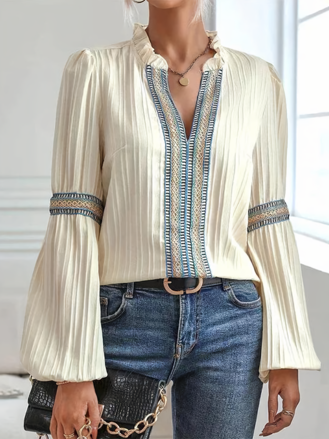 Levoire | Upeasti V-Shaped Blouse