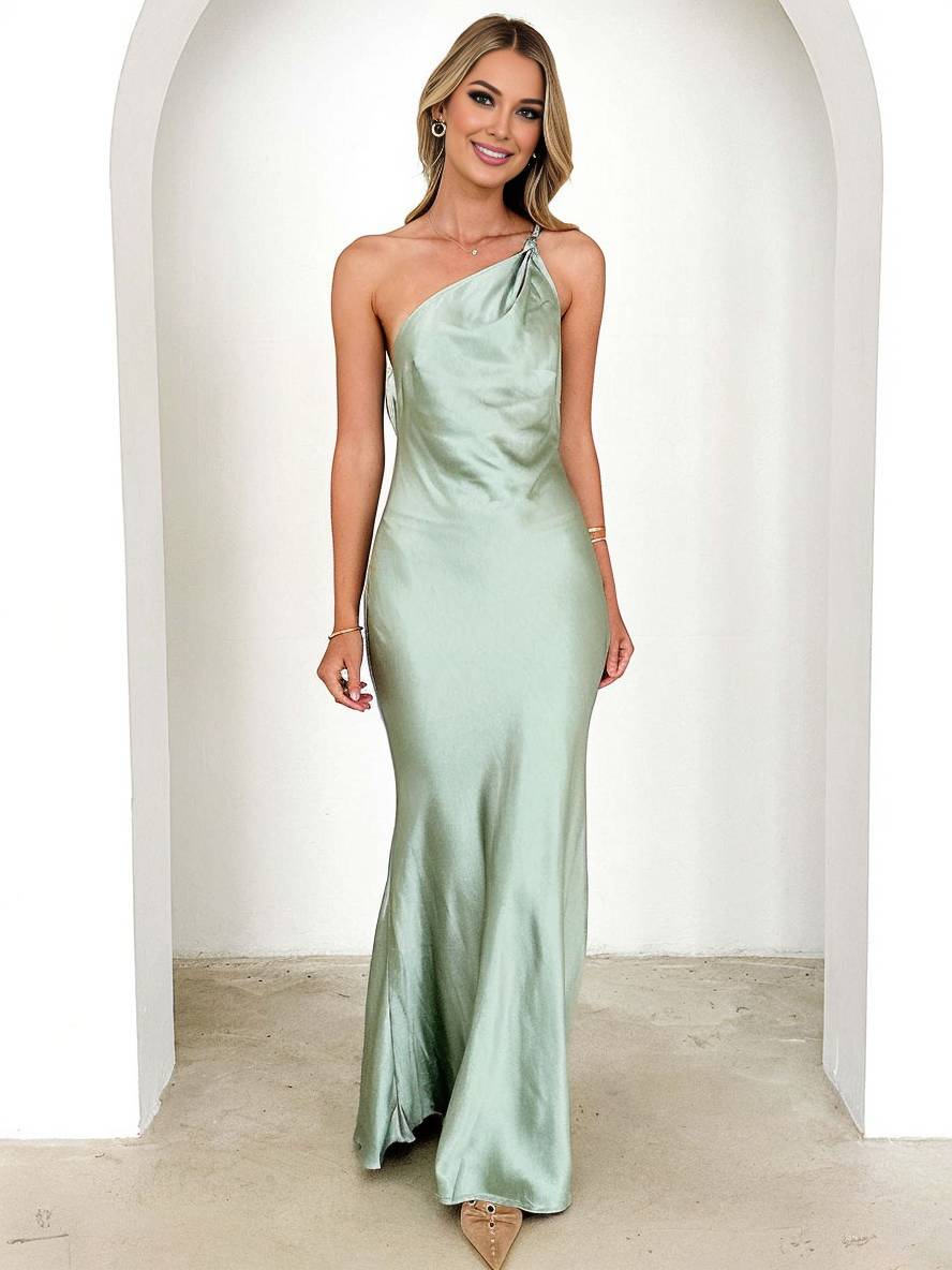 Levoire | Satin Robe De Demoiselle D'Honneur Dos Nu Avec Fines Bretelles Sans Manches Élégante Robe De Soirée De Mariage Vert pastel