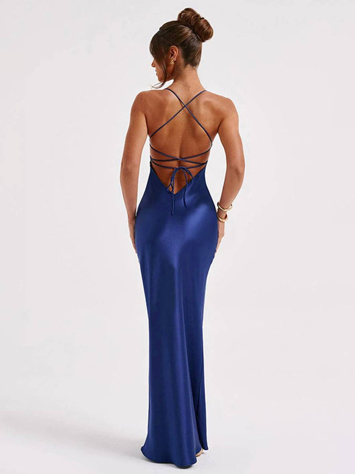 Levoire | Robe Longue En Satin Ajustée Décolleté En V Sirène Dos Nu Avec Fins Bretelles Sans Manches Élégante Invité Mariage Soirée