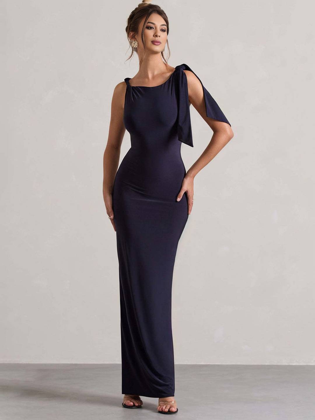 Levoire | Robe Sans Manches À Manches Longues Près Du Corps Pour Femmes Avec Détails De Boutons Aux Épaules Pour Une Soirée Élégante