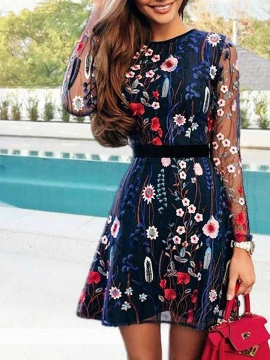 Levoire | Robe Courte Avec Motif Floral Brodé, Encolure Ronde, Manches Longues, Fluide, Bohème, Élégante, Pour Des Événements En Soirée, Cocktail.