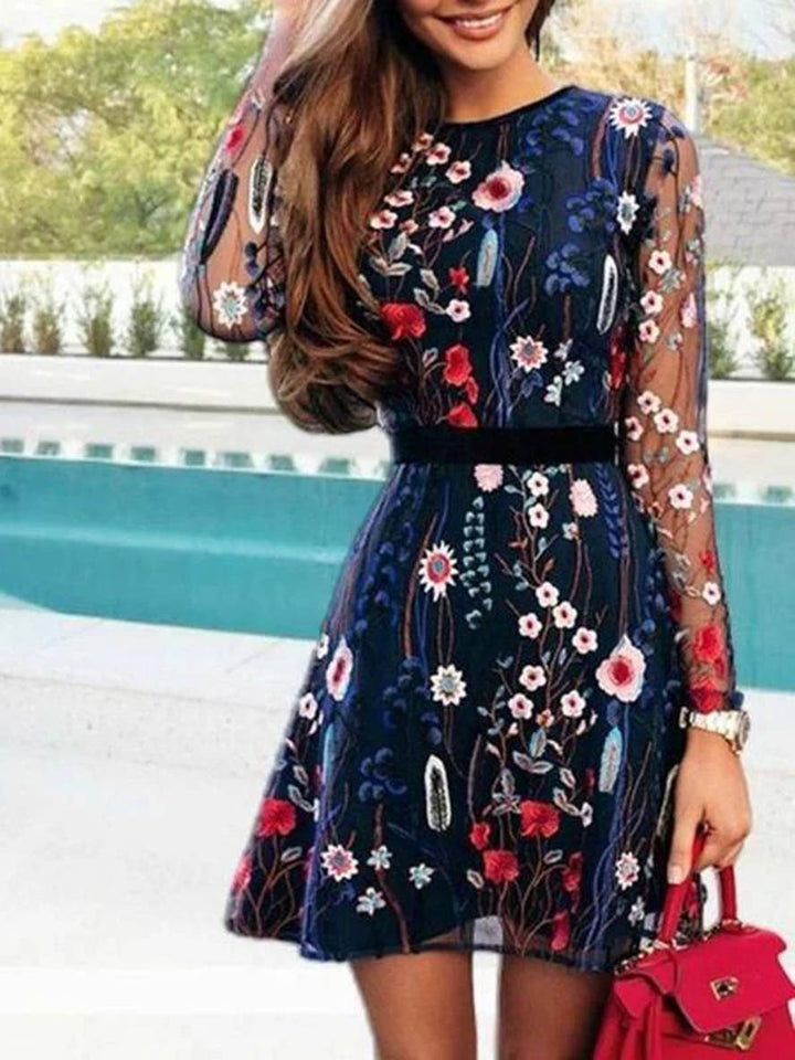 Levoire | Robe Courte Avec Motif Floral Brodé, Encolure Ronde, Manches Longues, Fluide, Bohème, Élégante, Pour Des Événements En Soirée, Cocktail.
