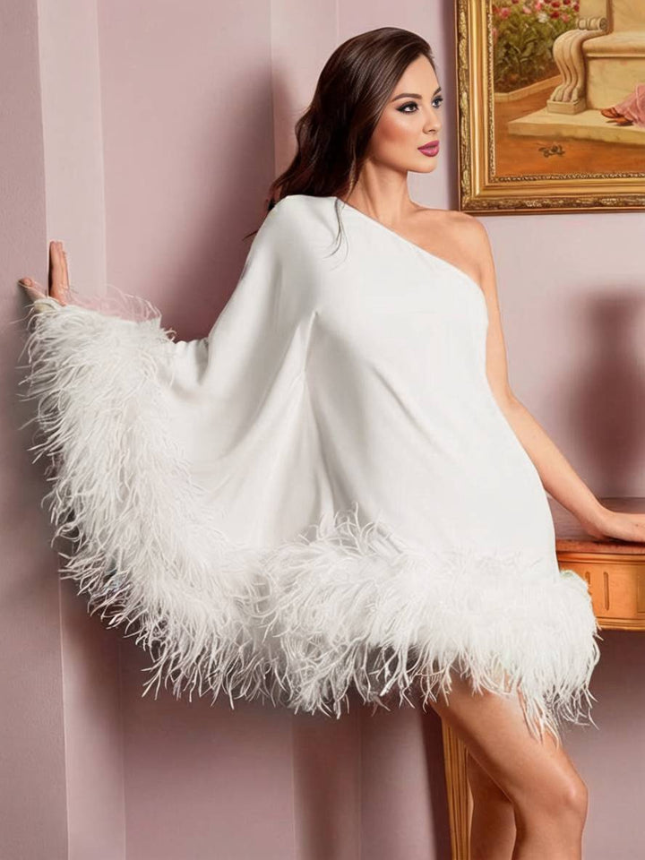 Levoire | Robe Trapèze Courte En Plumes À Une Épaule Avec Manches Cape Pour Femmes, Robe De Cocktail Élégante Pour Soirée De Bal De Fin D'Année. Blanc