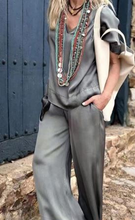 Levoire | Élégant Haut Blanc Avec Encolure En V Et Pantalon À Jambe Large