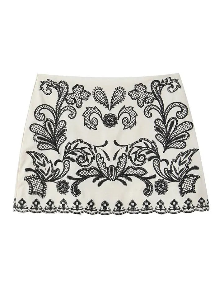 Levoire | Élégant Ensemble De Crop Top Et Jupe Brodé Noir Et Blanc
