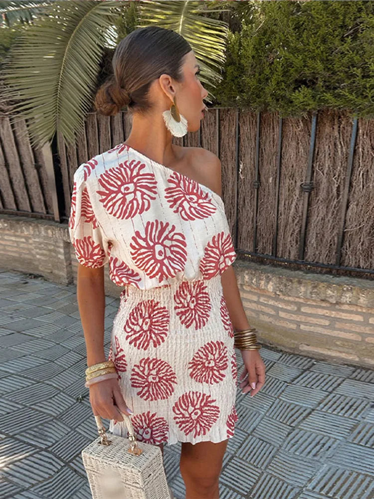 Levoire | Élégance Estivale Avec Une Touche Vintage Blanc Rouge
