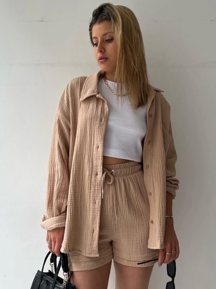 Levoire | Ensemble Assorti Pantalons Décontractés À Deux Pièces & Chemises À Revers Est Une Tendance Phare Cet Été Khaki
