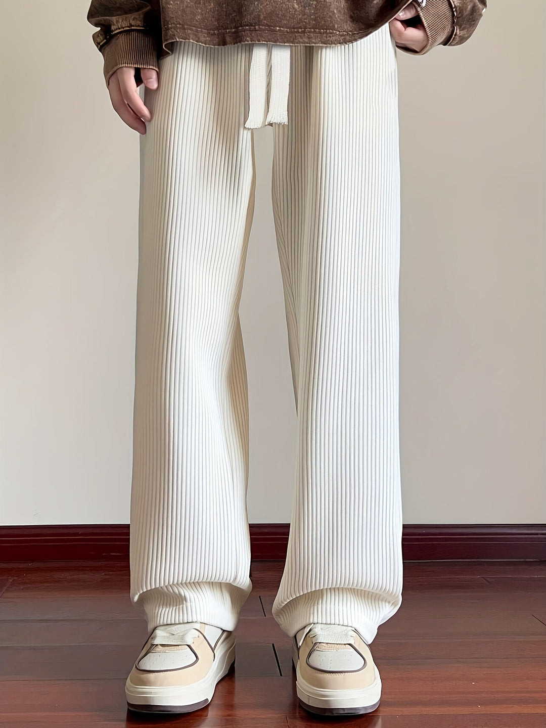 Levoire | Pantalon À Côtes Confortable Avec Cordon De Serrage Et Coupe Décontractée Lacté