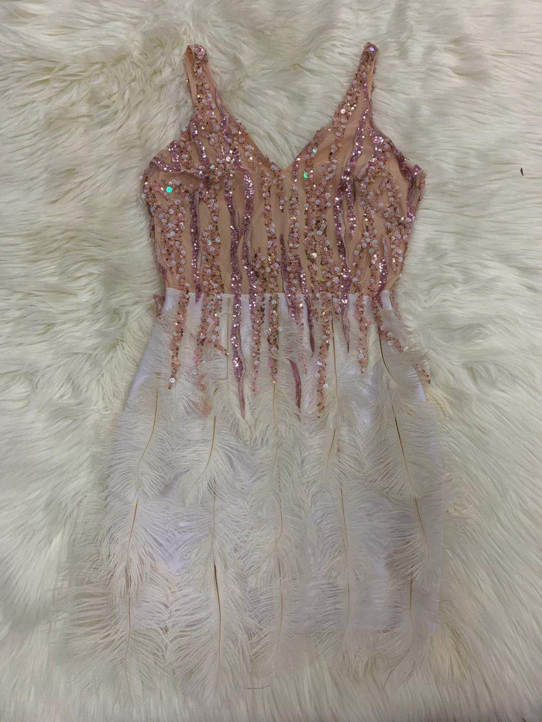 Levoire | Plumes Paillettes Mini Robes Épaules Dégagées