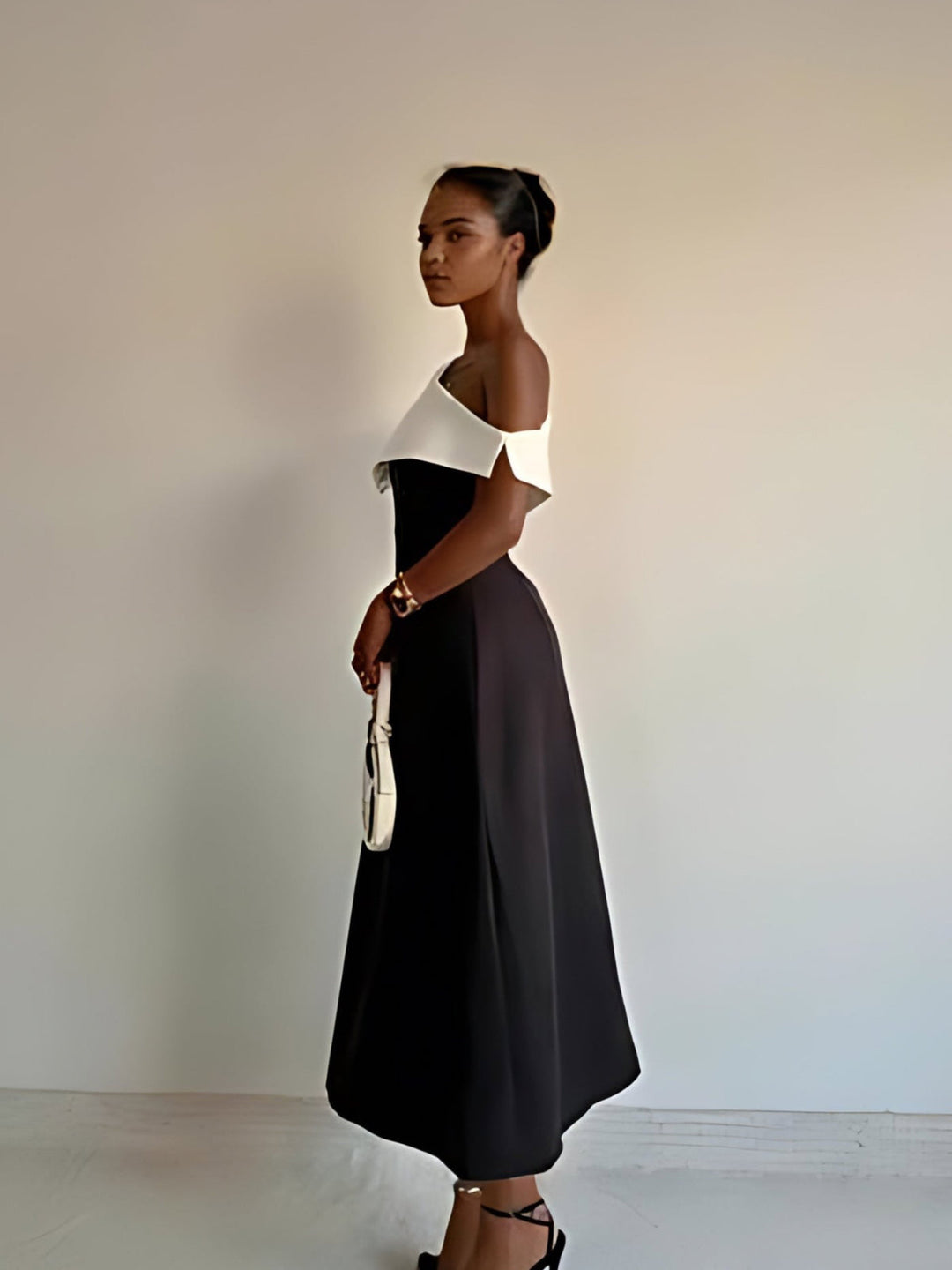Levoire | Élégance Noir Et Blanc Robe Off-Shoulder