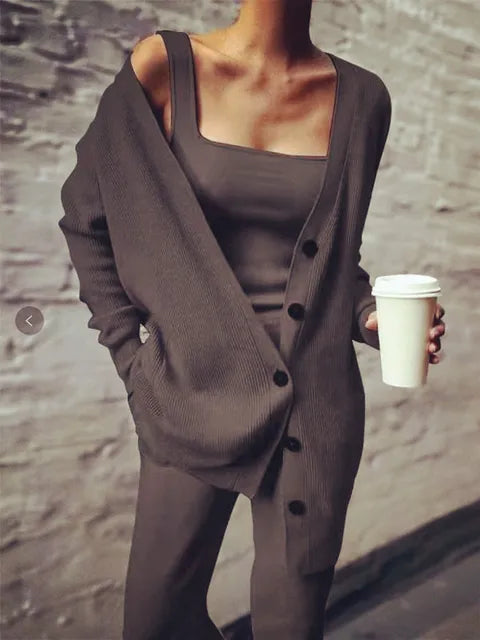 Levoire | Ensemble de tricot à trois pièces pour femmes Café