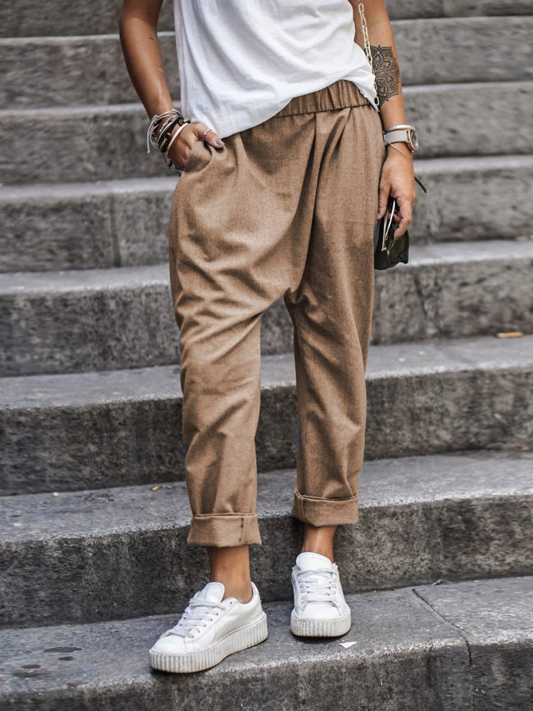 Levoire | Stylish Mid-Rise Elastic Pants With A Relaxed Fit Khaki