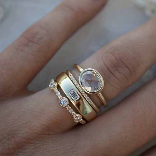 Levoire | Bague Vintage Dorée Avec Zircon De La Série
