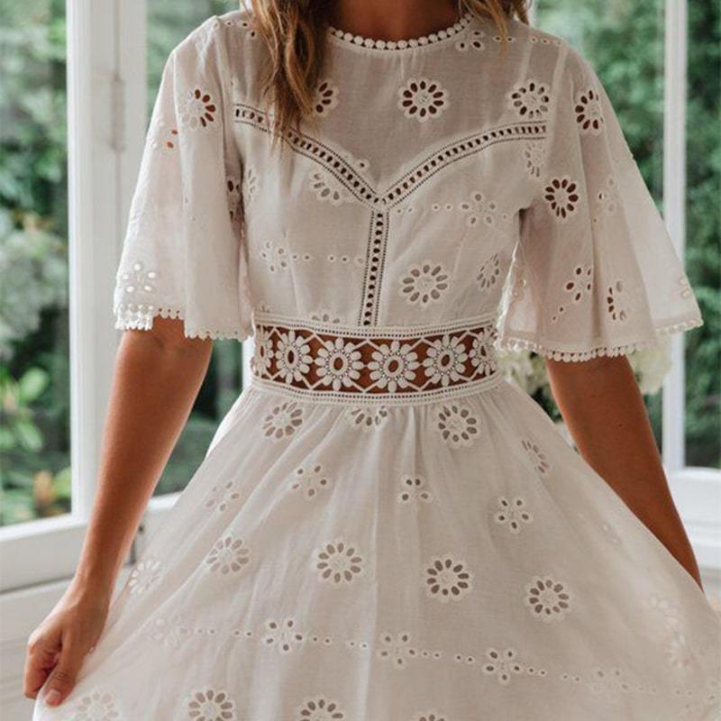 Levoire | robe courte en dentelle à manches courtes, décolleté rond et dos ouvert Blanc