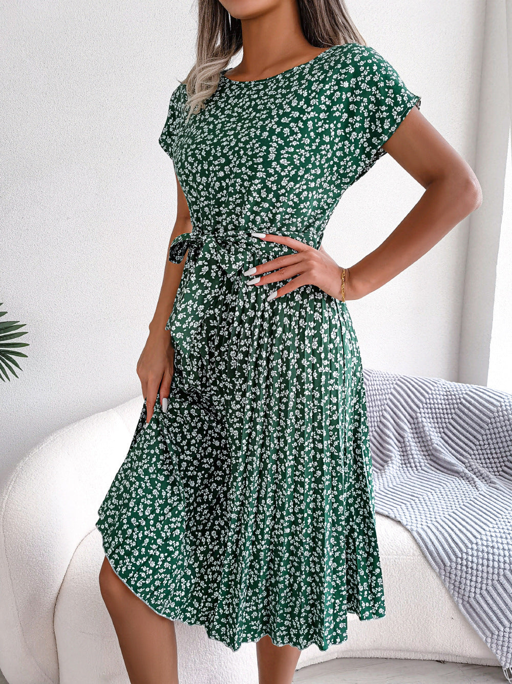Levoire | Robe Élégante À Fleurs Avec Jupe Plissée Et Ceinture