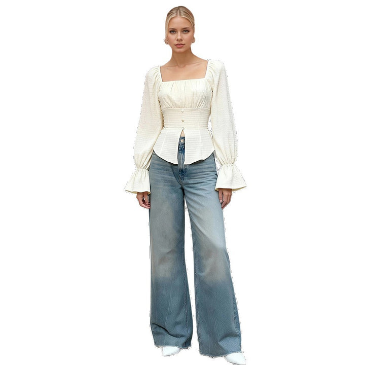 Blouse pour femme avec des manches à volants inhabituelles et une silhouette ajustée Levoire
