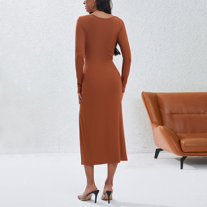 Robe ajustée pour femmes à manches longues avec fente latérale et décolleté asymétrique Levoire