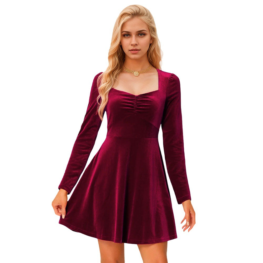 Robe minidress en velours pour femmes avec décolleté carré et manches longues Levoire