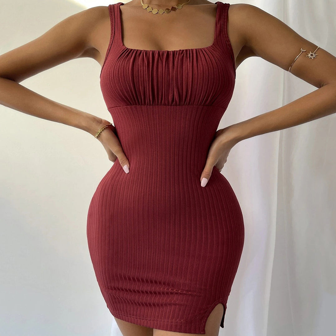 Robe ajustée en rib métrique pour femmes avec décolleté carré et fente haute Levoire