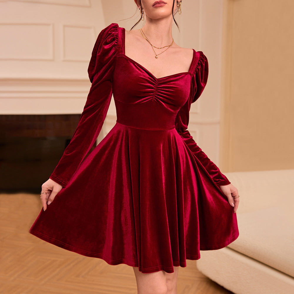 Robe mini en velours élégante pour femmes avec des détails de manches bouffantes et un chic décolleté en V Levoire