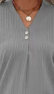 Blouse Femme à Col V avec Fines Rayures et Détails Bouton Levoire