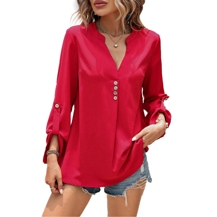 Blouse pour femmes avec des détails de boutons élégants et un chic col en V Levoire