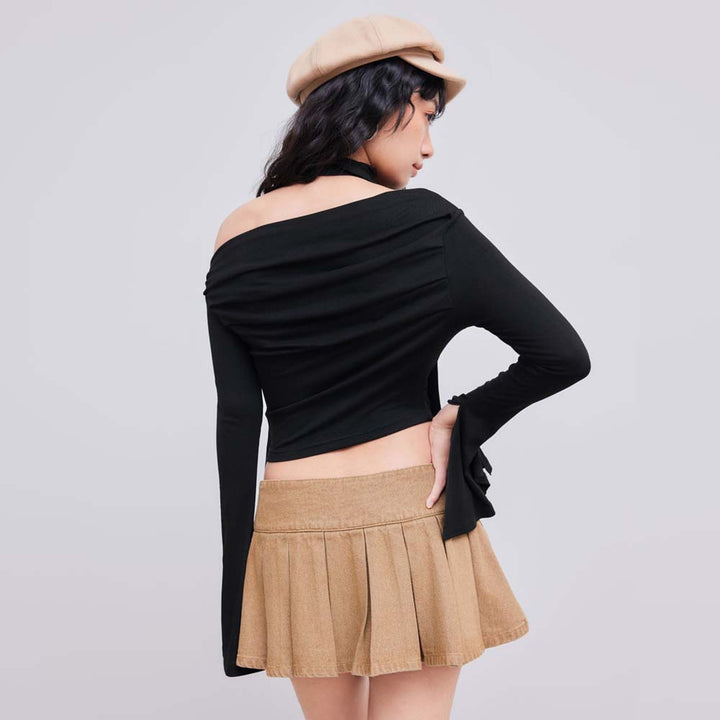 Top court pour femme avec design halter asymétrique et drapés élégants Levoire