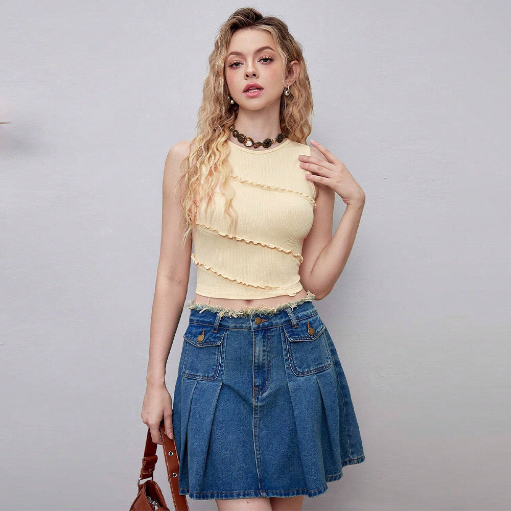 Haut court pour femmes avec des détails volants et un design tendance Levoire