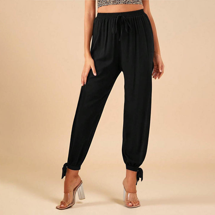Pantalons élégants pour femmes avec fentes latérales et cordon de serrage Levoire