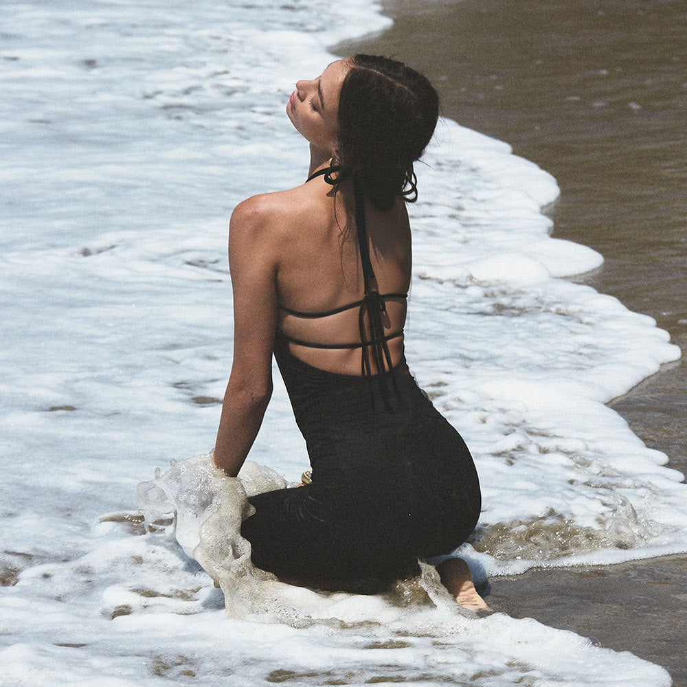 Robe Bodycon Femme avec Décolleté en V Profond et Design Épuré à Dos Nu Levoire