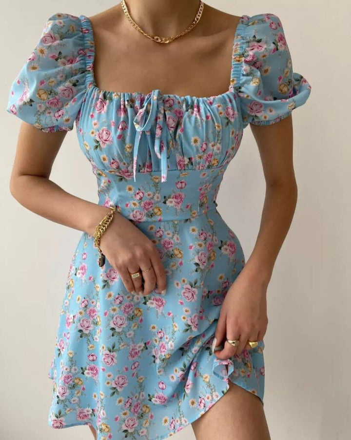 Robe mini joueuse pour femmes avec détails en volants et motif floral Levoire