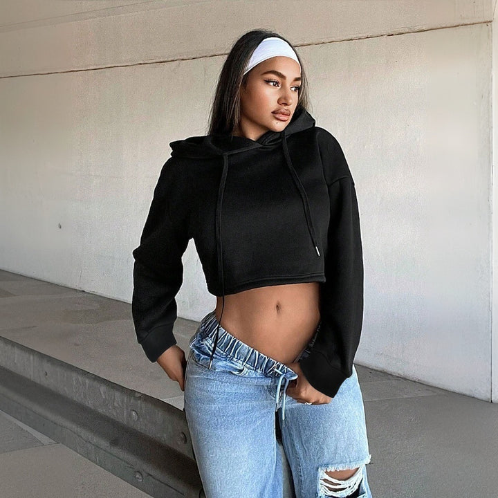 Sweat-shirt court pour femmes avec une coupe décontractée et une capuche Levoire