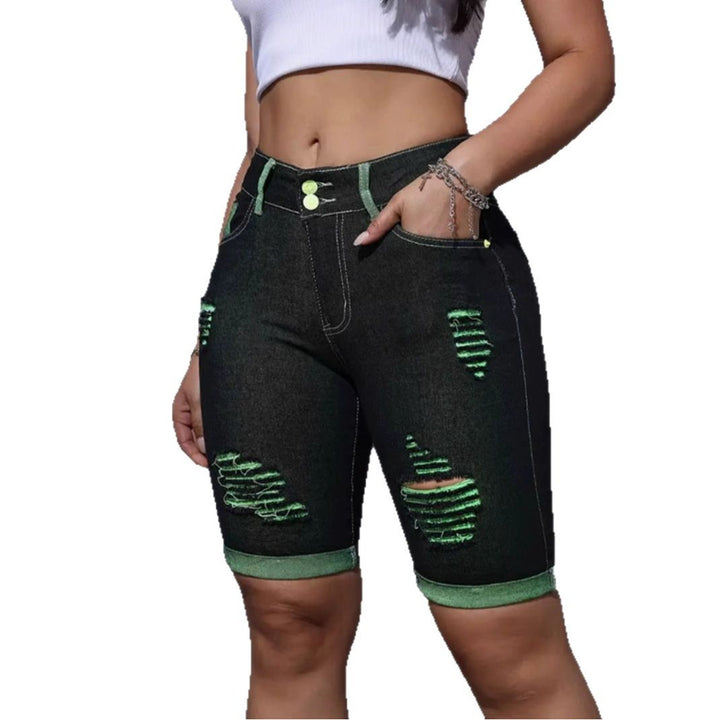 Shorts en denim déchirés pour femmes avec taille haute et accents néon Levoire