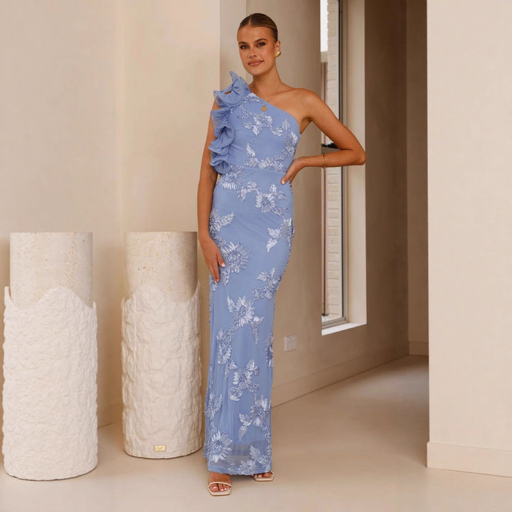 Robe de soirée élégante pour femmes avec bretelle asymétrique et appliques florales Levoire