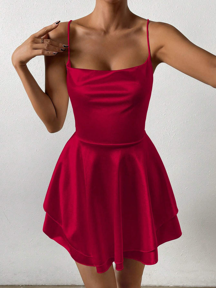Robe décontractée féminine avec un design de bretelles délicates et une jupe évasée Levoire