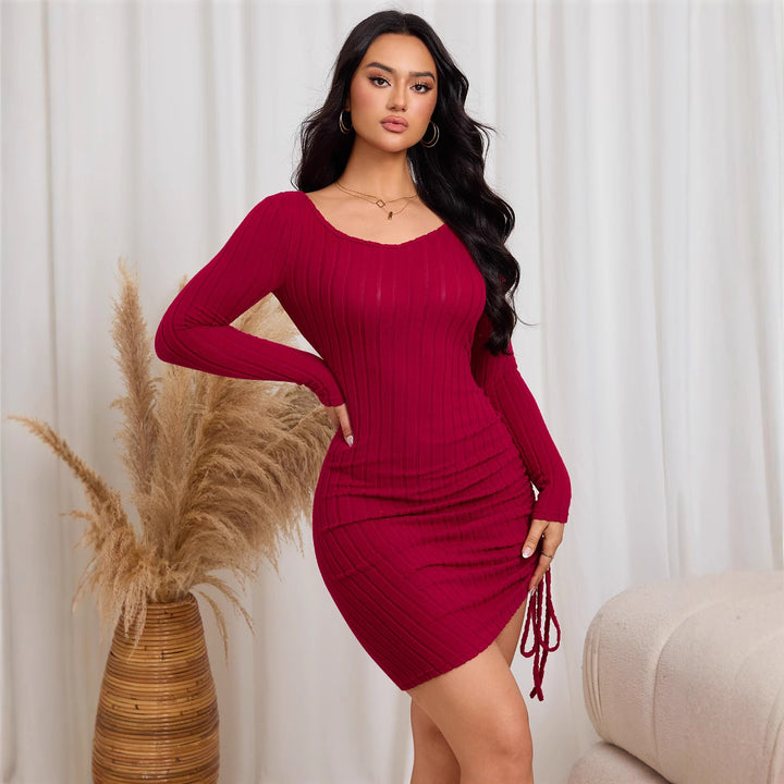Robe courte ajustée pour femme avec fronces et élégant col bateau Levoire