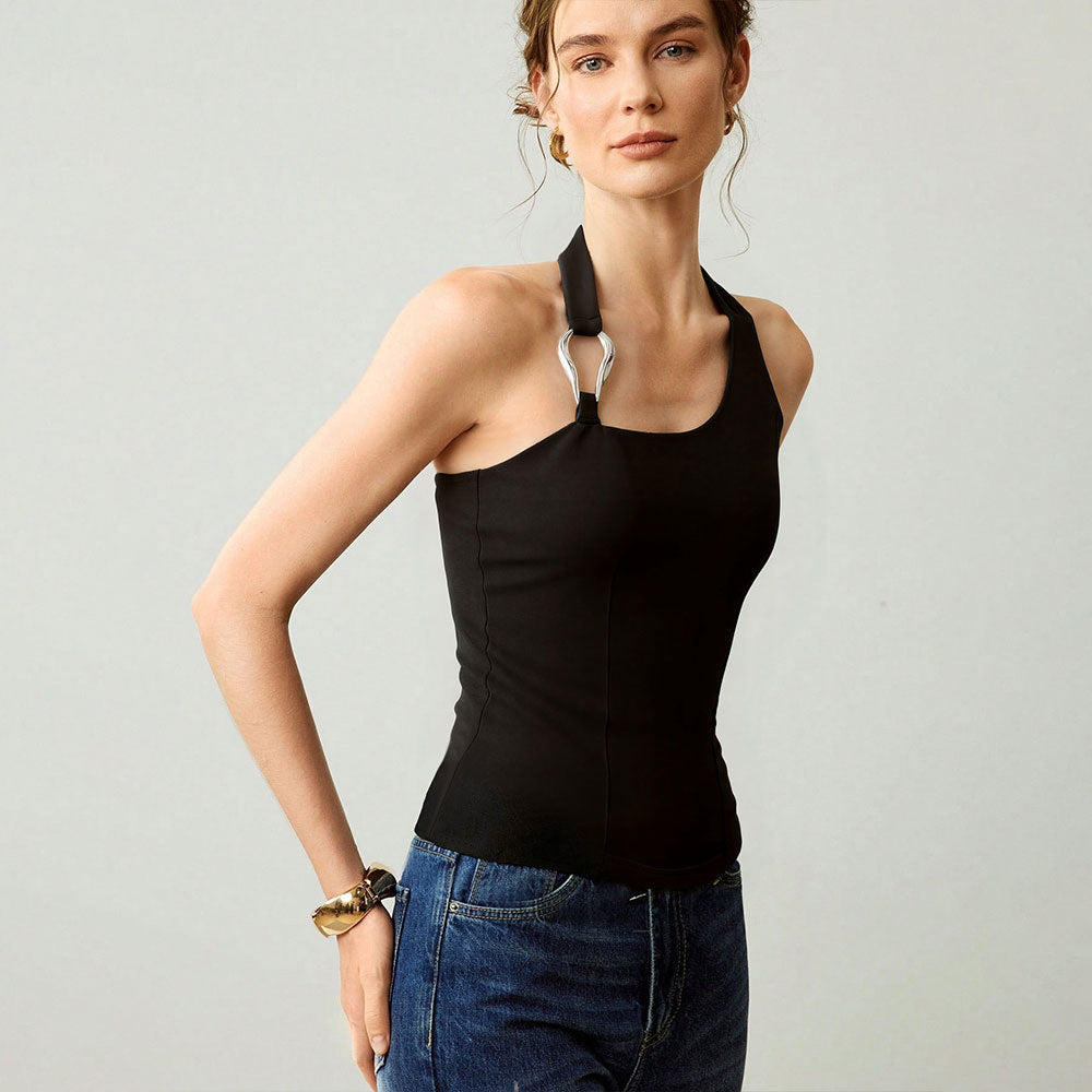 Top femme décolleté avec un design halter à la mode et un accent en métal élégant Levoire