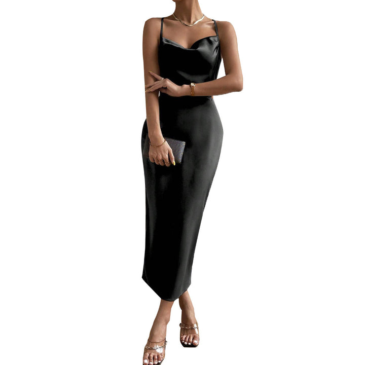 Robe maxi en satin élégante pour femme avec un chic décolleté en V et de fines bretelles Levoire