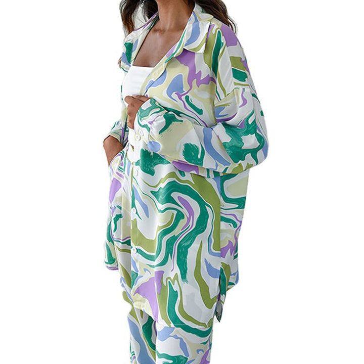 Ensemble femme avec pantalon large et blouse décontractée dans un motif moderne Levoire