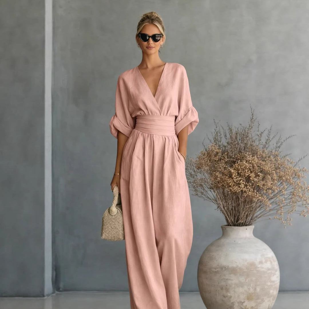 Robe salopette pour femme avec des drapés élégants et un décolleté en V Avriane