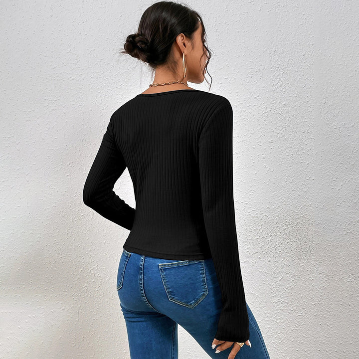 Haut extravagant à manches longues pour femmes avec un délicat découpe croisée Levoire