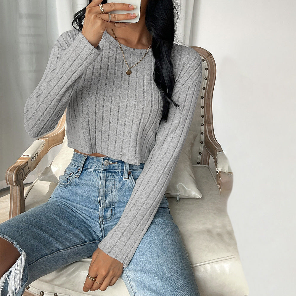 Pull court pour femmes avec une fine texture côtelée et des manches longues Levoire