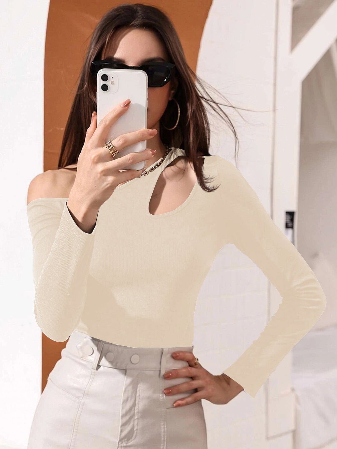 Haut asymétrique à manches longues pour femmes avec découpe élégante Levoire